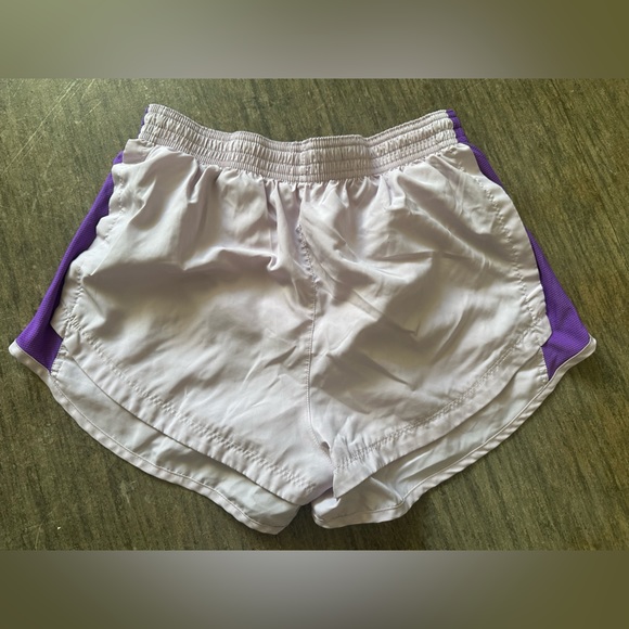 NIKE Running shorts, Women’s Medium - Picture 2 of 2